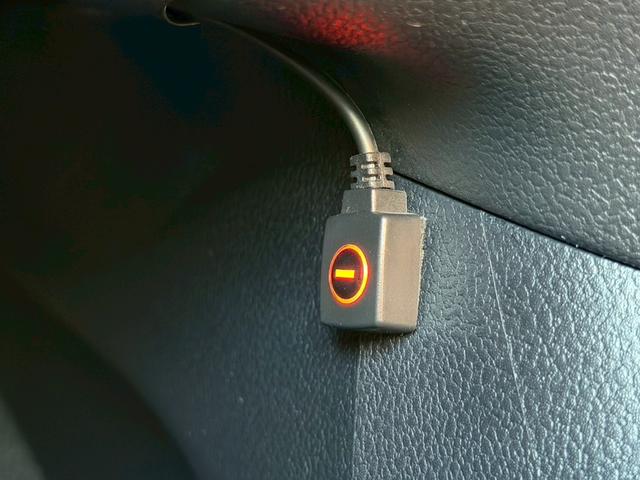 プリウス Ａツーリングセレクション　禁煙／前後ドラレコ／衝突被害軽減システム／コーナーセンサー／ヘッドアップディスプレイ／ヒーター付レザーシート／純正９型ナビ／フルセグ／ＣＤ／ＤＶＤ／Ｂｌｕｅｔｏｏｔｈ／バックカメラ／ＥＴＣ２．０（18枚目）