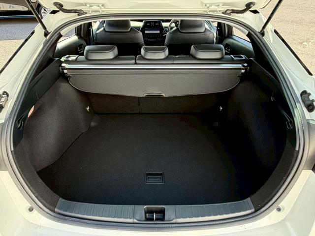 プリウス Ａツーリングセレクション　禁煙／前後ドラレコ／衝突被害軽減システム／コーナーセンサー／ヘッドアップディスプレイ／ヒーター付レザーシート／純正９型ナビ／フルセグ／ＣＤ／ＤＶＤ／Ｂｌｕｅｔｏｏｔｈ／バックカメラ／ＥＴＣ２．０（36枚目）