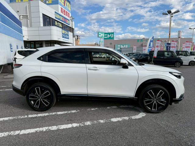 ヴェゼル ｅ：ＨＥＶ　Ｚ　禁煙／　１オーナー／後退出庫サポート／前後ドラレコ／衝突被害軽減システム／コーナーセンサー／純正９型ナビ／フルセグ／Ｂｌｕｅｔｏｏｔｈ／バックカメラ／ヒーター付ハーフレザーシート／置くだけ充電／ＥＴＣ２．０（7枚目）