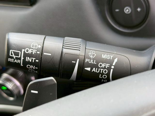 ヴェゼル ｅ：ＨＥＶ　Ｚ　禁煙／　１オーナー／後退出庫サポート／前後ドラレコ／衝突被害軽減システム／コーナーセンサー／純正９型ナビ／フルセグ／Ｂｌｕｅｔｏｏｔｈ／バックカメラ／ヒーター付ハーフレザーシート／置くだけ充電／ＥＴＣ２．０（17枚目）