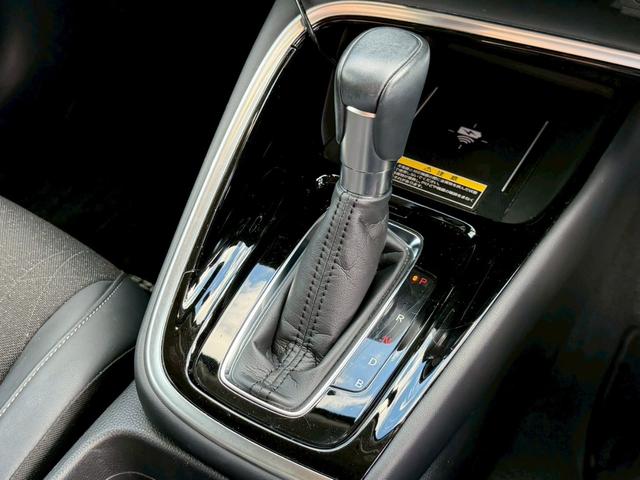 ヴェゼル ｅ：ＨＥＶ　Ｚ　禁煙／　１オーナー／後退出庫サポート／前後ドラレコ／衝突被害軽減システム／コーナーセンサー／純正９型ナビ／フルセグ／Ｂｌｕｅｔｏｏｔｈ／バックカメラ／ヒーター付ハーフレザーシート／置くだけ充電／ＥＴＣ２．０（26枚目）