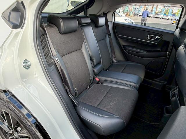 ヴェゼル ｅ：ＨＥＶ　Ｚ　禁煙／　１オーナー／後退出庫サポート／前後ドラレコ／衝突被害軽減システム／コーナーセンサー／純正９型ナビ／フルセグ／Ｂｌｕｅｔｏｏｔｈ／バックカメラ／ヒーター付ハーフレザーシート／置くだけ充電／ＥＴＣ２．０（31枚目）