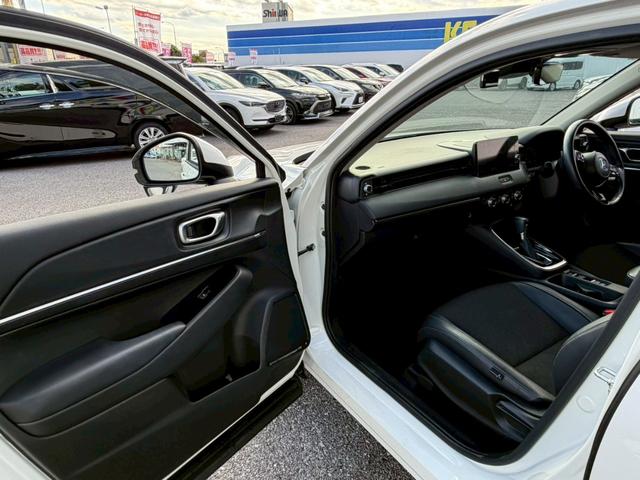 ヴェゼル ｅ：ＨＥＶ　Ｚ　禁煙／　１オーナー／後退出庫サポート／前後ドラレコ／衝突被害軽減システム／コーナーセンサー／純正９型ナビ／フルセグ／Ｂｌｕｅｔｏｏｔｈ／バックカメラ／ヒーター付ハーフレザーシート／置くだけ充電／ＥＴＣ２．０（32枚目）