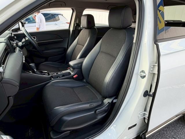 ヴェゼル ｅ：ＨＥＶ　Ｚ　禁煙／　１オーナー／後退出庫サポート／前後ドラレコ／衝突被害軽減システム／コーナーセンサー／純正９型ナビ／フルセグ／Ｂｌｕｅｔｏｏｔｈ／バックカメラ／ヒーター付ハーフレザーシート／置くだけ充電／ＥＴＣ２．０（33枚目）