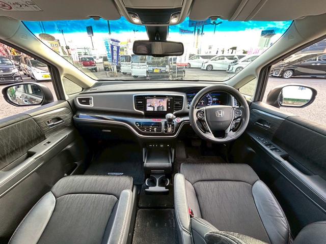 オデッセイハイブリッド ハイブリッドアブソルート・ホンダセンシンアドバンスＰ　禁煙／衝突被害軽減システム／メーカーオプションナビ／フルセグ／ＨＤＭＩ入力／ＣＤ／ＤＶＤ／Ｂｌｕｅｔｏｏｔｈ／全方位カメラ／両側電動スライド／ハーフレザーシート／ＬＥＤライト／純正アルミ／ＥＴＣ（12枚目）