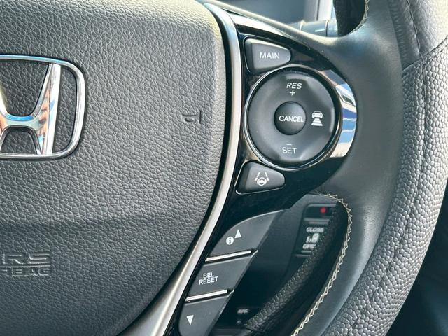 オデッセイハイブリッド ハイブリッドアブソルート・ホンダセンシンアドバンスＰ　禁煙／衝突被害軽減システム／メーカーオプションナビ／フルセグ／ＨＤＭＩ入力／ＣＤ／ＤＶＤ／Ｂｌｕｅｔｏｏｔｈ／全方位カメラ／両側電動スライド／ハーフレザーシート／ＬＥＤライト／純正アルミ／ＥＴＣ（16枚目）