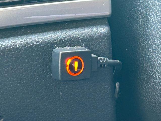 オデッセイハイブリッド ハイブリッドアブソルート・ホンダセンシンアドバンスＰ　禁煙／衝突被害軽減システム／メーカーオプションナビ／フルセグ／ＨＤＭＩ入力／ＣＤ／ＤＶＤ／Ｂｌｕｅｔｏｏｔｈ／全方位カメラ／両側電動スライド／ハーフレザーシート／ＬＥＤライト／純正アルミ／ＥＴＣ（17枚目）