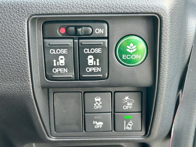 オデッセイハイブリッド ハイブリッドアブソルート・ホンダセンシンアドバンスＰ　禁煙／衝突被害軽減システム／メーカーオプションナビ／フルセグ／ＨＤＭＩ入力／ＣＤ／ＤＶＤ／Ｂｌｕｅｔｏｏｔｈ／全方位カメラ／両側電動スライド／ハーフレザーシート／ＬＥＤライト／純正アルミ／ＥＴＣ（18枚目）