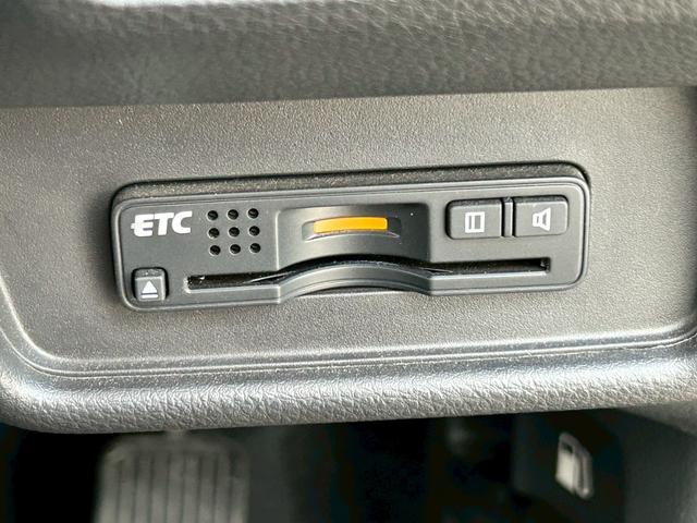 オデッセイハイブリッド ハイブリッドアブソルート・ホンダセンシンアドバンスＰ　禁煙／衝突被害軽減システム／メーカーオプションナビ／フルセグ／ＨＤＭＩ入力／ＣＤ／ＤＶＤ／Ｂｌｕｅｔｏｏｔｈ／全方位カメラ／両側電動スライド／ハーフレザーシート／ＬＥＤライト／純正アルミ／ＥＴＣ（19枚目）