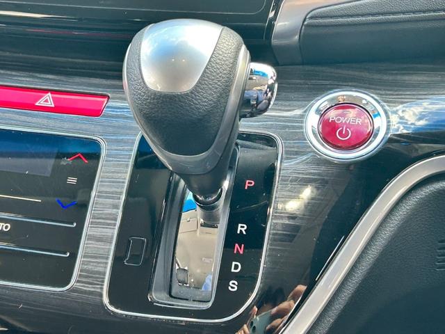 オデッセイハイブリッド ハイブリッドアブソルート・ホンダセンシンアドバンスＰ　禁煙／衝突被害軽減システム／メーカーオプションナビ／フルセグ／ＨＤＭＩ入力／ＣＤ／ＤＶＤ／Ｂｌｕｅｔｏｏｔｈ／全方位カメラ／両側電動スライド／ハーフレザーシート／ＬＥＤライト／純正アルミ／ＥＴＣ（23枚目）