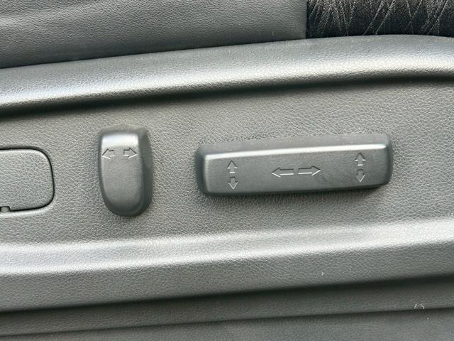 オデッセイハイブリッド ハイブリッドアブソルート・ホンダセンシンアドバンスＰ　禁煙／衝突被害軽減システム／メーカーオプションナビ／フルセグ／ＨＤＭＩ入力／ＣＤ／ＤＶＤ／Ｂｌｕｅｔｏｏｔｈ／全方位カメラ／両側電動スライド／ハーフレザーシート／ＬＥＤライト／純正アルミ／ＥＴＣ（28枚目）