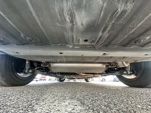 オデッセイハイブリッド ハイブリッドアブソルート・ホンダセンシンアドバンスＰ　禁煙／衝突被害軽減システム／メーカーオプションナビ／フルセグ／ＨＤＭＩ入力／ＣＤ／ＤＶＤ／Ｂｌｕｅｔｏｏｔｈ／全方位カメラ／両側電動スライド／ハーフレザーシート／ＬＥＤライト／純正アルミ／ＥＴＣ（41枚目）