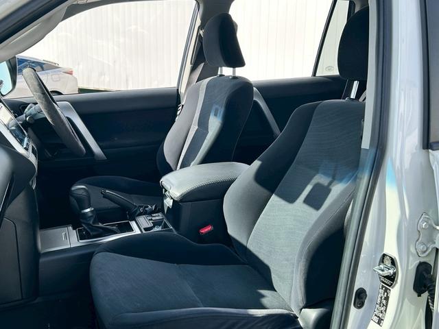 ランドクルーザープラド ＴＸ　下取り直販車／衝突軽減ブレーキ／アルパイン９型ナビ＆前後ドラレコ／バックカメラ／追従クルコン／Ｂｌｕｅｔｏｏｔｈオーディオ／ルーフレール／純正アルミ／レーンキープアシスト／コーナーセンサー／１オーナー（28枚目）