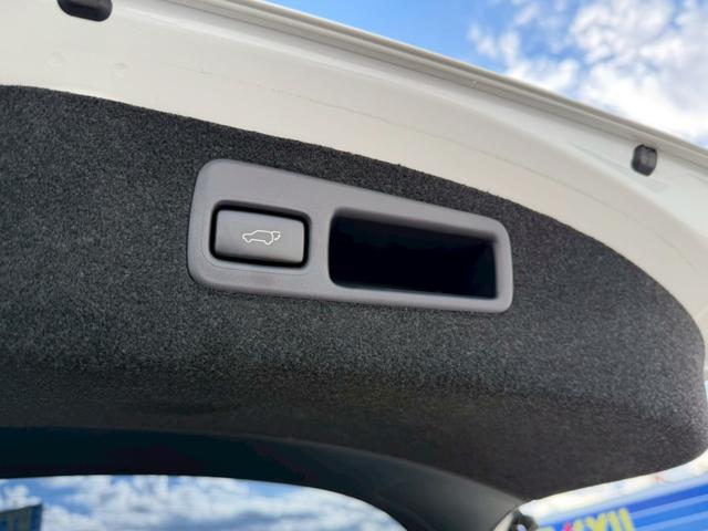 ハリアー プレミアム　スタイルモーヴ　禁煙／サンルーフ／　モデリスタエアロ／前後ドラレコ／アルパイン９型ナビ／バックカメラ／ＣＤ／ＤＶＤ／Ｂｌｕｅｔｏｏｔｈ／レーンアシスト／クルーズコントロール／ヒーター付ハーフレザーシート／電動リアゲート／純正アルミ（40枚目）