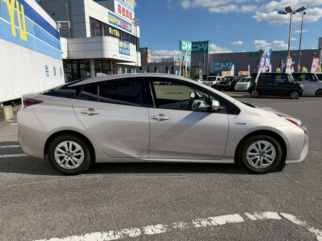 プリウス Ｓセーフティプラス　禁煙／１オーナー／純正ドラレコ／衝突被害軽減システム／コーナーセンサー／追従型クルコン／純正９型ナビ／フルセグ／ＣＤ／ＤＶＤ／Ｂｌｕｅｔｏｏｔｈ／バックカメラ／ＬＥＤオートライト／ＥＴＣ２．０（7枚目）