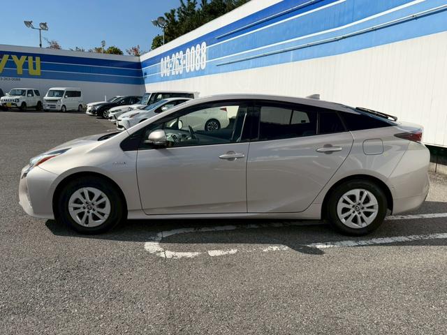 プリウス Ｓセーフティプラス　禁煙／１オーナー／純正ドラレコ／衝突被害軽減システム／コーナーセンサー／追従型クルコン／純正９型ナビ／フルセグ／ＣＤ／ＤＶＤ／Ｂｌｕｅｔｏｏｔｈ／バックカメラ／ＬＥＤオートライト／ＥＴＣ２．０（8枚目）