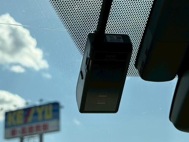 プリウス Ｓセーフティプラス　禁煙／１オーナー／純正ドラレコ／衝突被害軽減システム／コーナーセンサー／追従型クルコン／純正９型ナビ／フルセグ／ＣＤ／ＤＶＤ／Ｂｌｕｅｔｏｏｔｈ／バックカメラ／ＬＥＤオートライト／ＥＴＣ２．０（19枚目）