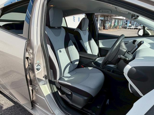 プリウス Ｓセーフティプラス　禁煙／１オーナー／純正ドラレコ／衝突被害軽減システム／コーナーセンサー／追従型クルコン／純正９型ナビ／フルセグ／ＣＤ／ＤＶＤ／Ｂｌｕｅｔｏｏｔｈ／バックカメラ／ＬＥＤオートライト／ＥＴＣ２．０（26枚目）