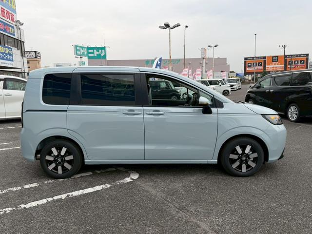 フリード e:HEVエアー EX☆登録済未使用車☆純正11.4型ナビ/ 全方位カメラ/衝突被害軽減システム/コーナーセンサー/ブラインドスポットモニター/追従型クルコン/ヒーター付ハーフレザーシート/LEDオートライト/純正アルミ/ETC2.0/リアクーラー/保証書(7枚目)