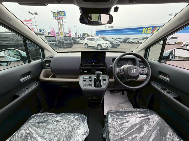 フリード e:HEVエアー EX☆登録済未使用車☆純正11.4型ナビ/ 全方位カメラ/衝突被害軽減システム/コーナーセンサー/ブラインドスポットモニター/追従型クルコン/ヒーター付ハーフレザーシート/LEDオートライト/純正アルミ/ETC2.0/リアクーラー/保証書(12枚目)