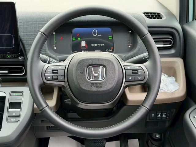 フリード e:HEVエアー EX☆登録済未使用車☆純正11.4型ナビ/ 全方位カメラ/衝突被害軽減システム/コーナーセンサー/ブラインドスポットモニター/追従型クルコン/ヒーター付ハーフレザーシート/LEDオートライト/純正アルミ/ETC2.0/リアクーラー/保証書(13枚目)