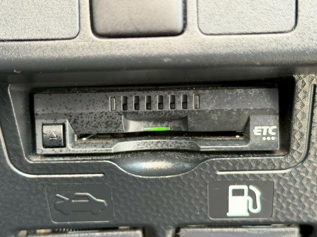 ルーミー カスタムＧ☆下取直販車☆純正ドラレコ／衝突被害軽減システム／　クリアランスソナー／シートヒーター／追従型クルコン／純正９型ＳＤナビ／フルセグ／ＣＤ／ＤＶＤ／Ｂｌｕｅｔｏｏｔｈ／バックカメラ／ＬＥＤライト／フォグ／両側電動スライド／オートパーキング／ＥＴＣ（18枚目）