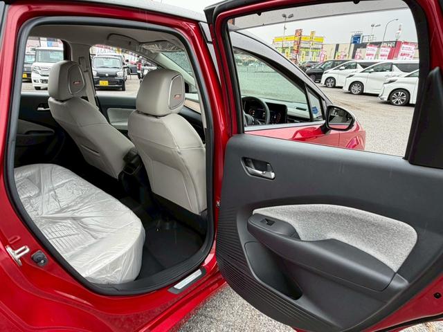 オーラ Ｇ　レザーエディション　禁煙車／ワンオーナー／ＢＯＳＥサウンド／前ドラレコ／ハンドルヒーター／ワイヤレス充電／純正９インチナビ／アラウンドビューモニター／デジタルインナーミラードラレコ／純正１７インチアルミ／ＥＴＣ２．０（33枚目）