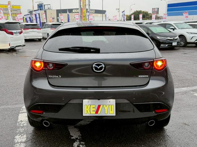 ＭＡＺＤＡ３ファストバック １５Ｓ　ブラックセレクション　☆千葉店仕入☆禁煙／１オーナー　／衝突被害軽減システム／コーナーセンサー／ＨＵＤ／ＢＳＭ／追従型クルコン／メーカーＯＰナビ／全方位カメラ／フルセグ／ＨＤＭＩ／Ｂｌｕｅｔｏｏｔｈ／シートヒーター／ハンドルヒーター／純正アルミ／保証書（10枚目）