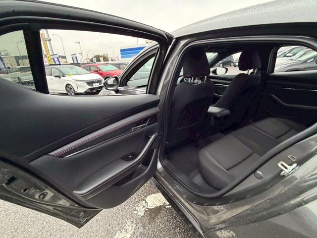 ＭＡＺＤＡ３ファストバック １５Ｓ　ブラックセレクション　☆千葉店仕入☆禁煙／１オーナー　／衝突被害軽減システム／コーナーセンサー／ＨＵＤ／ＢＳＭ／追従型クルコン／メーカーＯＰナビ／全方位カメラ／フルセグ／ＨＤＭＩ／Ｂｌｕｅｔｏｏｔｈ／シートヒーター／ハンドルヒーター／純正アルミ／保証書（34枚目）