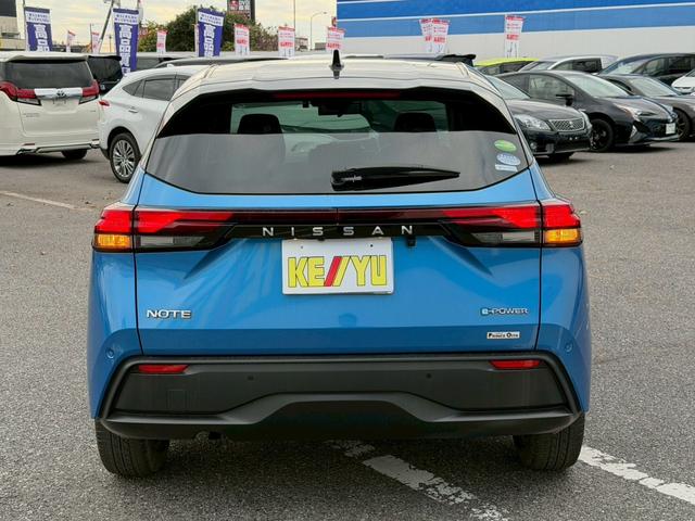ノート Ｘ　禁煙車／メーカーオプション９インチナビ／フルセグ／ＢＴオーディオ／ビルトインＥＴＣ／アラウンドビューモニター／デジタルインナーミラー／衝突被害軽減システム／レーンキープアシスト／ＢＳＭ／フォグ（9枚目）