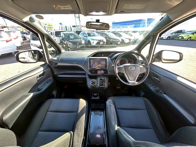 ヴォクシー ZS 煌 下取り直販車/アルパイン9インチナビ/12.1インチフリップダウンモニター/バックカメラ/衝突被害軽減システム/Bluetoothオーディオ/ステアリングリモコン/HDMI/スマートキー/禁煙(5枚目)