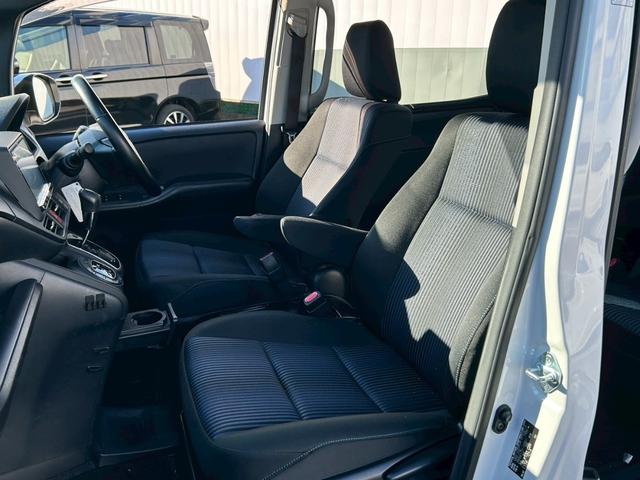 ヴォクシー ZS 煌 下取り直販車/アルパイン9インチナビ/12.1インチフリップダウンモニター/バックカメラ/衝突被害軽減システム/Bluetoothオーディオ/ステアリングリモコン/HDMI/スマートキー/禁煙(26枚目)