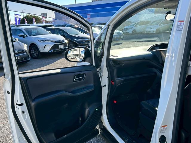 ヴォクシー ZS 煌 下取り直販車/アルパイン9インチナビ/12.1インチフリップダウンモニター/バックカメラ/衝突被害軽減システム/Bluetoothオーディオ/ステアリングリモコン/HDMI/スマートキー/禁煙(27枚目)