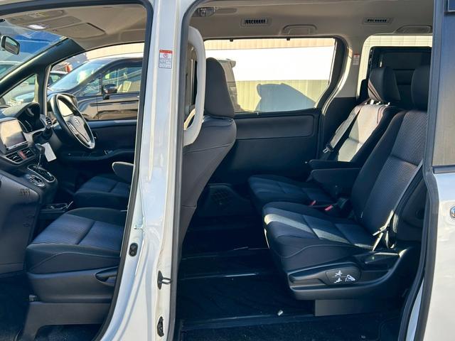 ヴォクシー ZS 煌 下取り直販車/アルパイン9インチナビ/12.1インチフリップダウンモニター/バックカメラ/衝突被害軽減システム/Bluetoothオーディオ/ステアリングリモコン/HDMI/スマートキー/禁煙(28枚目)