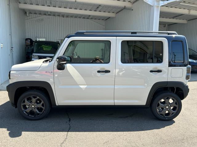 ハスラー タフワイルドターボ■届出済未使用【全方位モニター付９型ナビ】　スズキコネクト対応９インチＨＤディスプレイ／地デジ／ＤＶＤ／スマホ連携／ＳＯＳシステム／ルーフレール／衝突軽減／車線維持／追従クルコン／パーキングセンサー／先行車発進お知らせ／前後誤発進抑制／ＴＥＣＴ（16枚目）