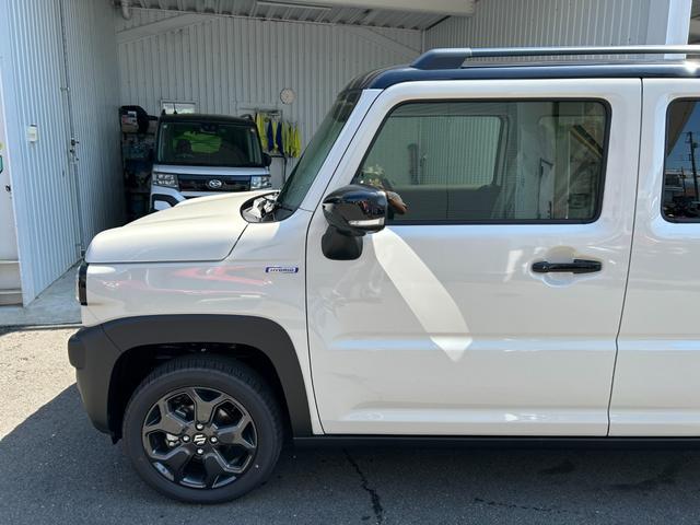 ハスラー タフワイルドターボ■届出済未使用【全方位モニター付９型ナビ】　スズキコネクト対応９インチＨＤディスプレイ／地デジ／ＤＶＤ／スマホ連携／ＳＯＳシステム／ルーフレール／衝突軽減／車線維持／追従クルコン／パーキングセンサー／先行車発進お知らせ／前後誤発進抑制／ＴＥＣＴ（17枚目）