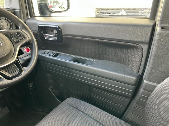 弊社ではインターネットでの遠方販売に自信があります。店頭でのご納車であれば、お車を持ち込まずに名義変更等のお手続きが出来ますので、ご近所の販売会社で購入する場合と変わらぬ諸経費にてご購入可能です♪