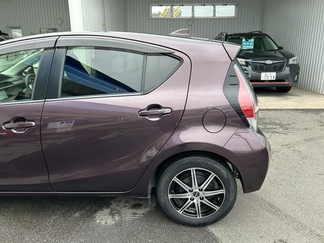 アクア S 2WD■神奈川仕入直販【7型ナビ・バックカメラ・ETC】 中期型/56,650KM/フルセグTV/CD/DVD/BTオーディオ/オートライト/シートヒーター/スマートキー/バイザー/ECO&EVモード/ステリモ/ナノイー/オートAC/電動格納ミラー/保証書/(17枚目)