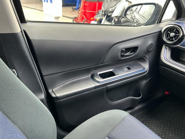 アクア S 2WD■神奈川仕入直販【7型ナビ・バックカメラ・ETC】 中期型/56,650KM/フルセグTV/CD/DVD/BTオーディオ/オートライト/シートヒーター/スマートキー/バイザー/ECO&EVモード/ステリモ/ナノイー/オートAC/電動格納ミラー/保証書/(22枚目)