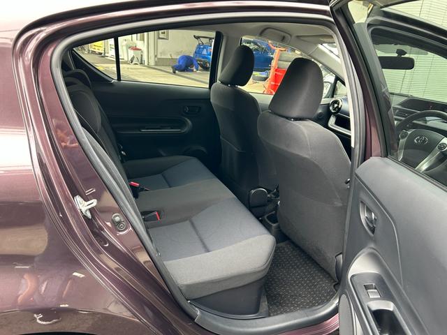 アクア S 2WD■神奈川仕入直販【7型ナビ・バックカメラ・ETC】 中期型/56,650KM/フルセグTV/CD/DVD/BTオーディオ/オートライト/シートヒーター/スマートキー/バイザー/ECO&EVモード/ステリモ/ナノイー/オートAC/電動格納ミラー/保証書/(27枚目)