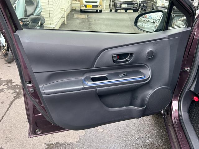 アクア S 2WD■神奈川仕入直販【7型ナビ・バックカメラ・ETC】 中期型/56,650KM/フルセグTV/CD/DVD/BTオーディオ/オートライト/シートヒーター/スマートキー/バイザー/ECO&EVモード/ステリモ/ナノイー/オートAC/電動格納ミラー/保証書/(31枚目)