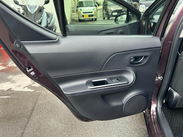 アクア S 2WD■神奈川仕入直販【7型ナビ・バックカメラ・ETC】 中期型/56,650KM/フルセグTV/CD/DVD/BTオーディオ/オートライト/シートヒーター/スマートキー/バイザー/ECO&EVモード/ステリモ/ナノイー/オートAC/電動格納ミラー/保証書/(33枚目)