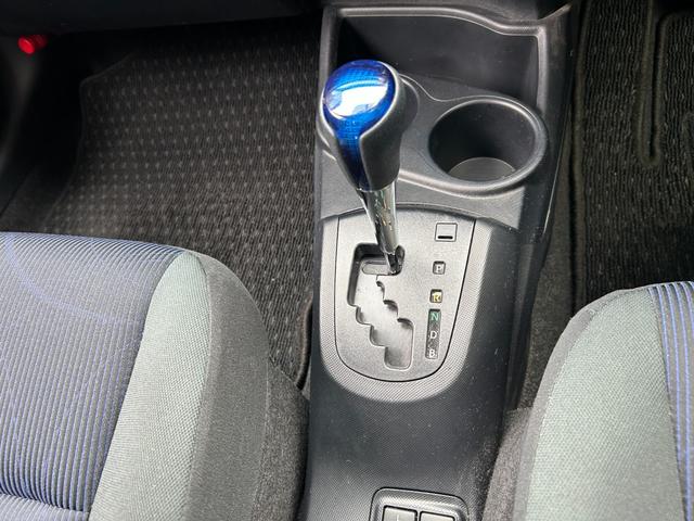 アクア S 2WD■神奈川仕入直販【7型ナビ・バックカメラ・ETC】 中期型/56,650KM/フルセグTV/CD/DVD/BTオーディオ/オートライト/シートヒーター/スマートキー/バイザー/ECO&EVモード/ステリモ/ナノイー/オートAC/電動格納ミラー/保証書/(40枚目)