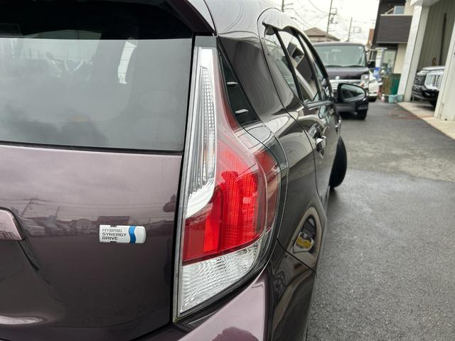 アクア S 2WD■神奈川仕入直販【7型ナビ・バックカメラ・ETC】 中期型/56,650KM/フルセグTV/CD/DVD/BTオーディオ/オートライト/シートヒーター/スマートキー/バイザー/ECO&EVモード/ステリモ/ナノイー/オートAC/電動格納ミラー/保証書/(62枚目)