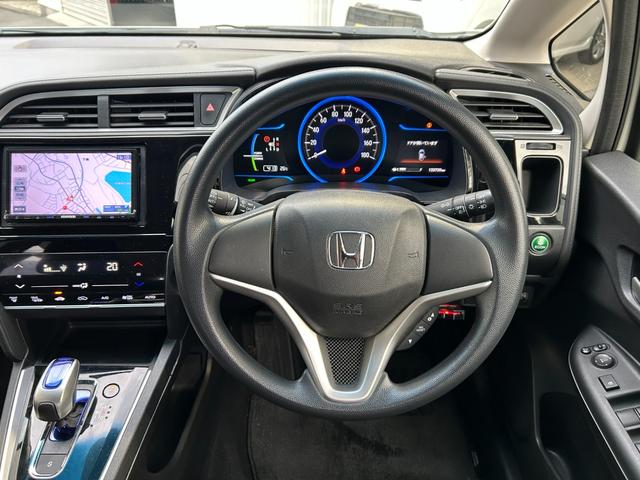 シャトル ハイブリッド ◆【禁煙・社外7型メモリーナビ】 133,739KM/R7年製タイヤ/フルセグ/CD/DVD/ラジオ/HIDライト/スチールホイール/ETC/スマートキー/ヘッドライトレベライザー/横滑り防止/オートエアコン保証書/取扱説明書(22枚目)