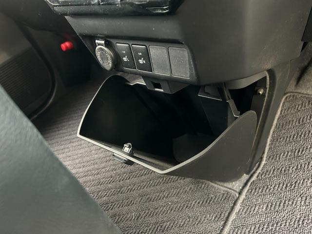 ルーミー カスタムG-T【モデリスタフルエアロ・マフラーカッター】 弊社下取直販車/距離39876キロ/純正9型ナビ/フルグ/CD/DVD/MSV/BTオーディオ/アラウンドビューモニター/シートヒーター/LEDヘッドライト/純正アルミ/保証書/取説/記録簿(47枚目)