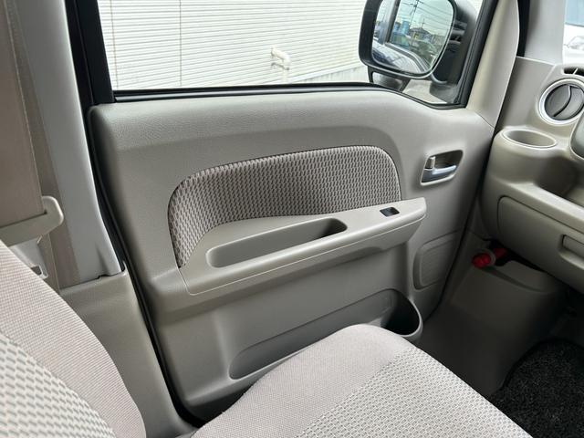 NV100クリッパーリオ G【ダンロップ2022年製造タイヤ・ルーフ凹みあり】 弊社買取直販車/禁煙車/距離32.573キロ/社外ナビ/フルセグ/CD/DVD/BTオーディオ/ETC/両側自動ドア/バックカメラ/HID/フォグ/純正アルミ/保証書/取説/スペアキー/盗難防止装置(27枚目)