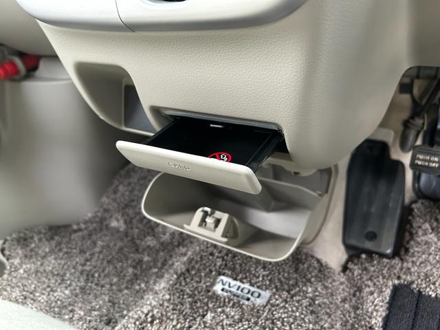 NV100クリッパーリオ G【ダンロップ2022年製造タイヤ・ルーフ凹みあり】 弊社買取直販車/禁煙車/距離32.573キロ/社外ナビ/フルセグ/CD/DVD/BTオーディオ/ETC/両側自動ドア/バックカメラ/HID/フォグ/純正アルミ/保証書/取説/スペアキー/盗難防止装置(47枚目)