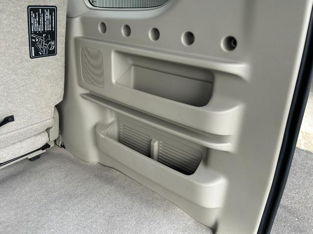 NV100クリッパーリオ G【ダンロップ2022年製造タイヤ・ルーフ凹みあり】 弊社買取直販車/禁煙車/距離32.573キロ/社外ナビ/フルセグ/CD/DVD/BTオーディオ/ETC/両側自動ドア/バックカメラ/HID/フォグ/純正アルミ/保証書/取説/スペアキー/盗難防止装置(50枚目)