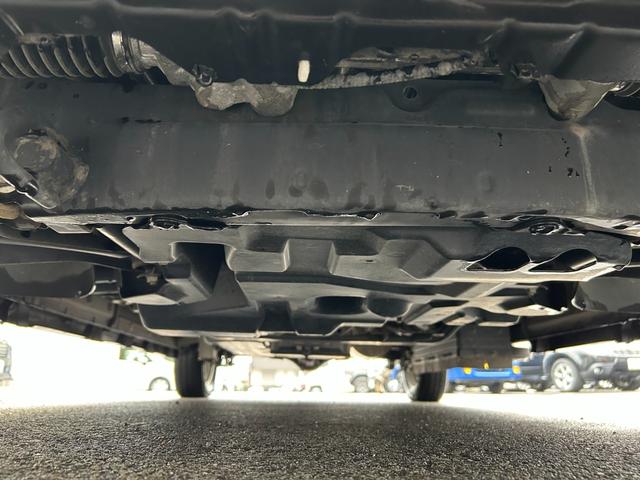 NV100クリッパーリオ G【ダンロップ2022年製造タイヤ・ルーフ凹みあり】 弊社買取直販車/禁煙車/距離32.573キロ/社外ナビ/フルセグ/CD/DVD/BTオーディオ/ETC/両側自動ドア/バックカメラ/HID/フォグ/純正アルミ/保証書/取説/スペアキー/盗難防止装置(61枚目)